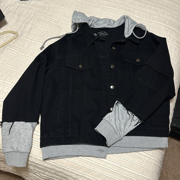 Distressed denim jacket - Picture 3 of 5